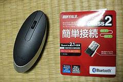 マウスは事前購入のもの。Bluetoothアダプタは1400円くらいで安いです。